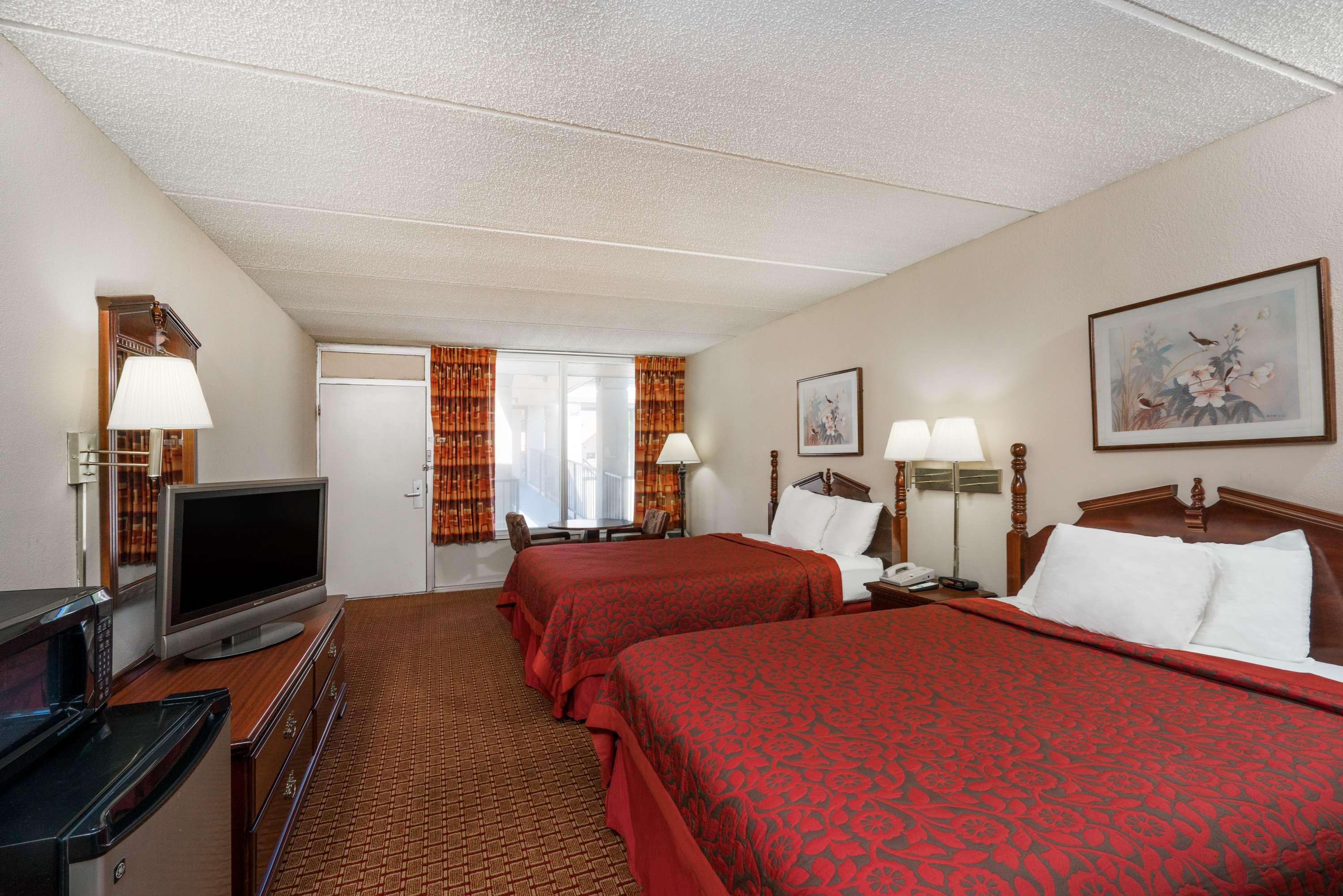 Days Inn By Wyndham Hurricane Mills מראה חיצוני תמונה