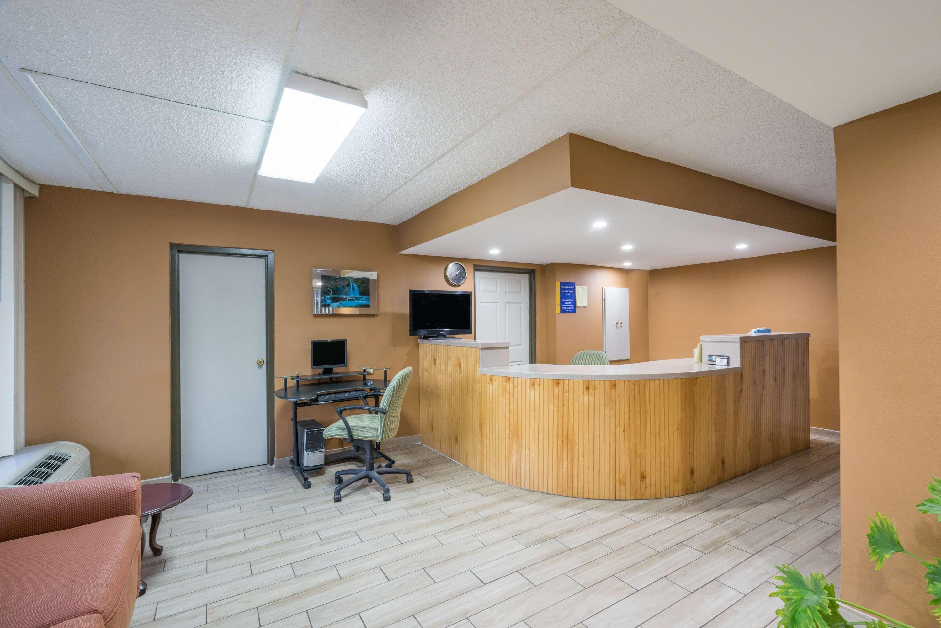 Days Inn By Wyndham Hurricane Mills מראה חיצוני תמונה
