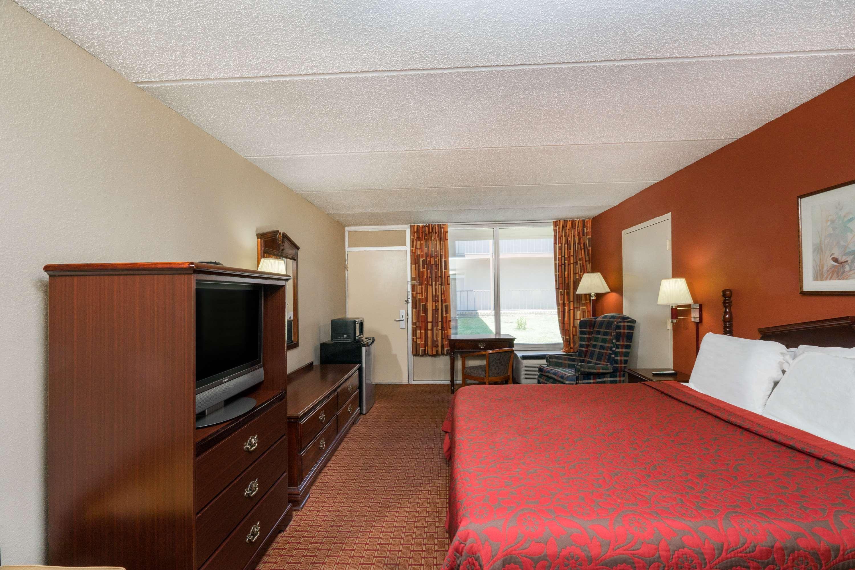 Days Inn By Wyndham Hurricane Mills מראה חיצוני תמונה